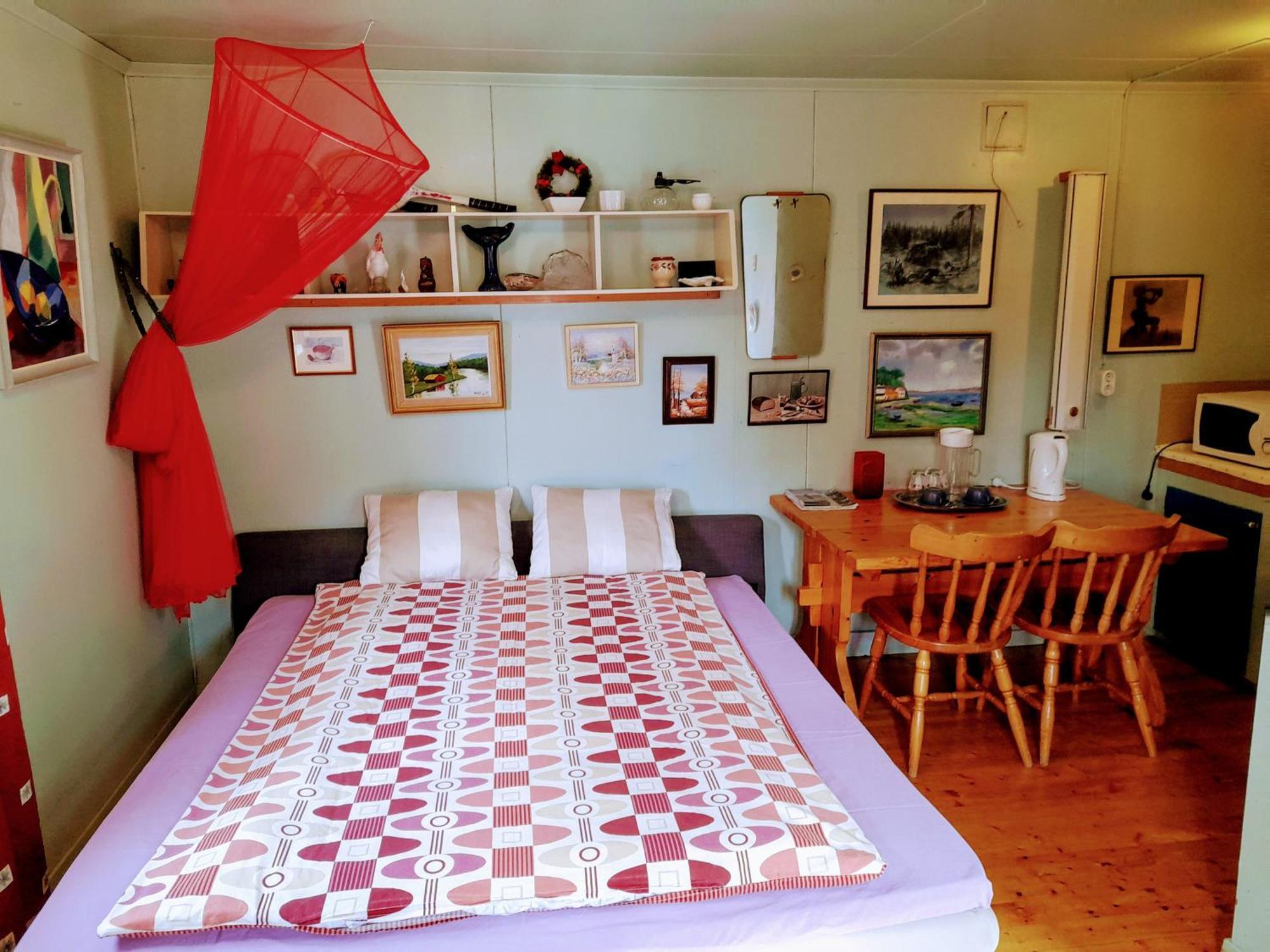 Summer Bedroom, Outside Toilet, Shower, Kitchen. 120 M From Sandbach. Bräcke Eksteriør billede
